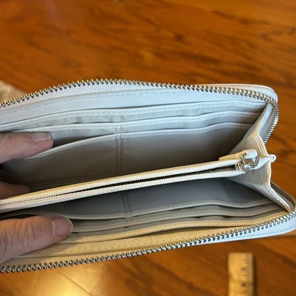 Cream zippered ivory wallet with numerous pockets and zippers. NWOT - Picture 5 of 9